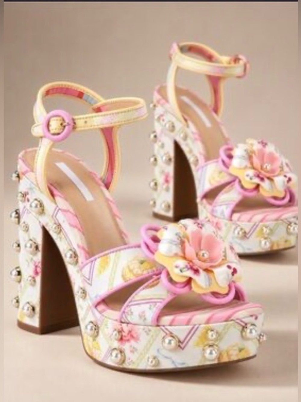 🆕 Gianni Bini | Brook Two Floral Postcard Print Pearl Platform
Block Heels